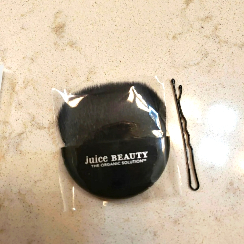 Juice Beauty NIP powder brush